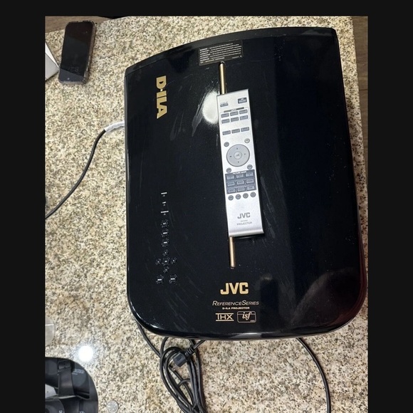 JVC Professional DLA-RS35-U Home Cinema Projectorw remote - Picture 1 of 9
